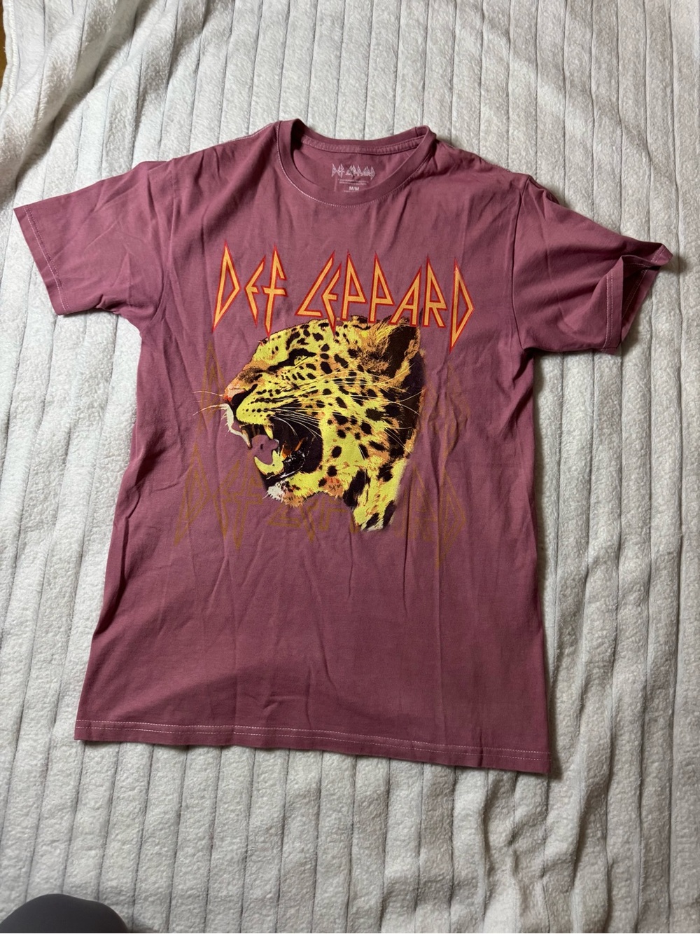 Def Leppard Short Sleeve Tee - Mauve with Leopard Graphic